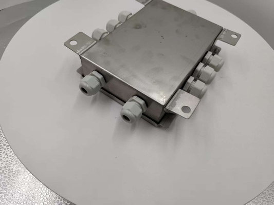 Weighbridge 8 สายสแตนเลสมาตรฐานอุตสาหกรรม Analog ปรับสัญญาณกล่องแยกสําหรับรถบรรทุกขนาด 3x18m