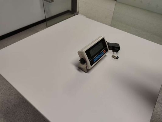 ตัวชี้วัดน้ําหนักบนพื้นปลาตฟอร์มที่มีจอ LCD และประเภทเทอร์มินัล